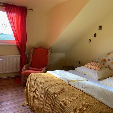 Vierseitenhof Hasenfelde - Ferienwohnung Feldblick Steinhofel Bagian luar foto
